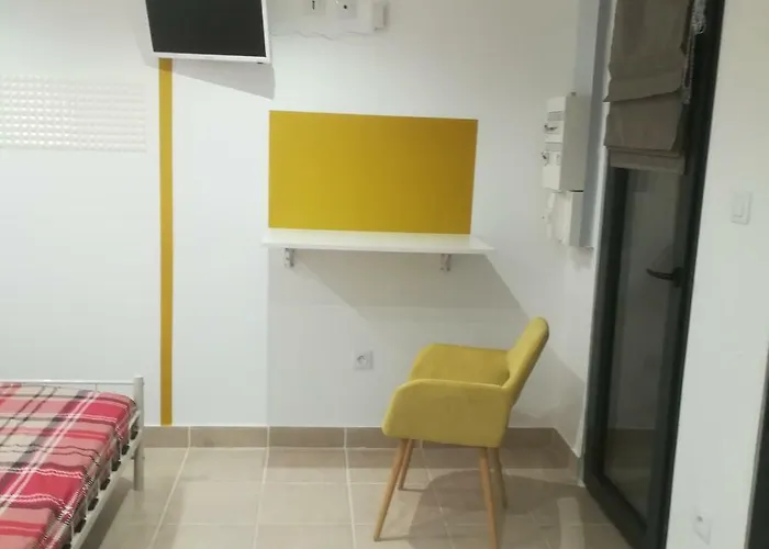 Appartement Dependance Maison, 5 Mnt Gare & Tram Vénissieux
